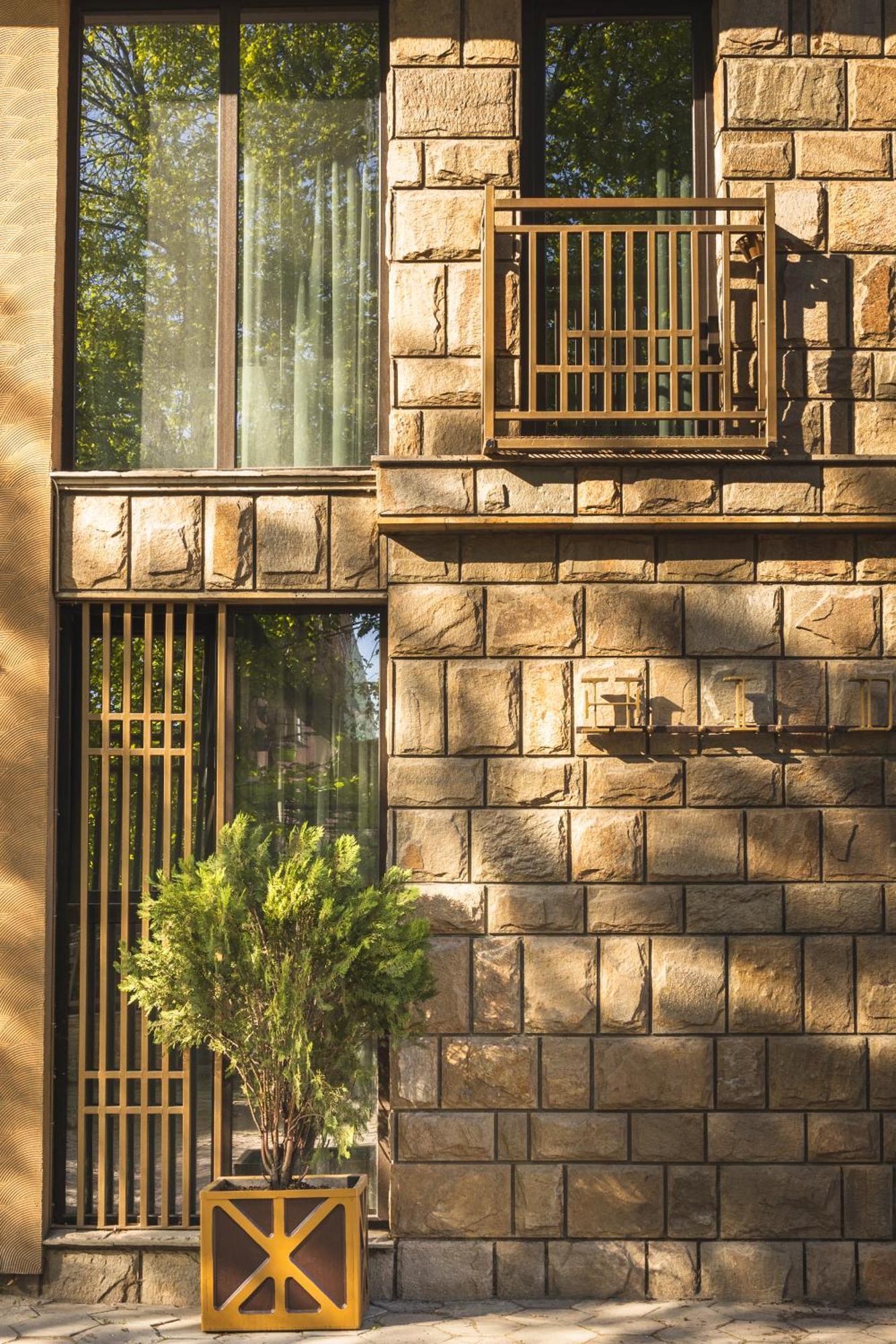 The Hidden Bank: Silver Bullet Plovdiv Exterior photo